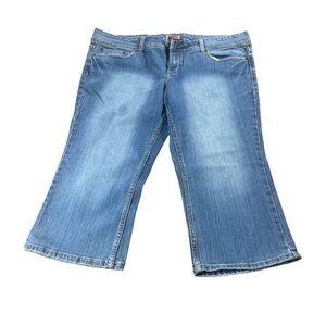 No Boundaries Junior’s Denim Capris Jeans Size 19